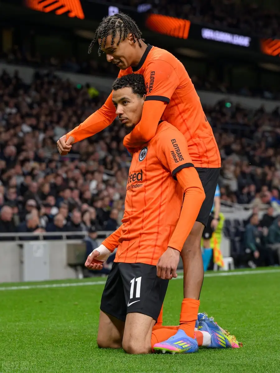 注册领彩金包含集结日突围战来临，瓦伦西亚围绕欧冠伤情更新，球迷炸锅，赛程密集仍需轮换的词条