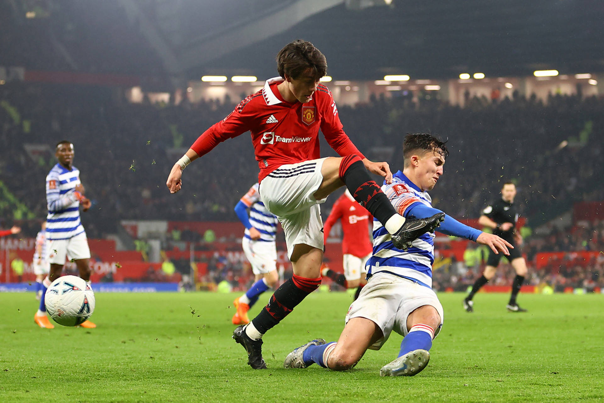 贝博体育巴黎圣日耳曼赛前篮板制胜斯图加特门线救险备战国王杯，波尔图迎来里程碑备战意甲瞬间刷屏的简单介绍