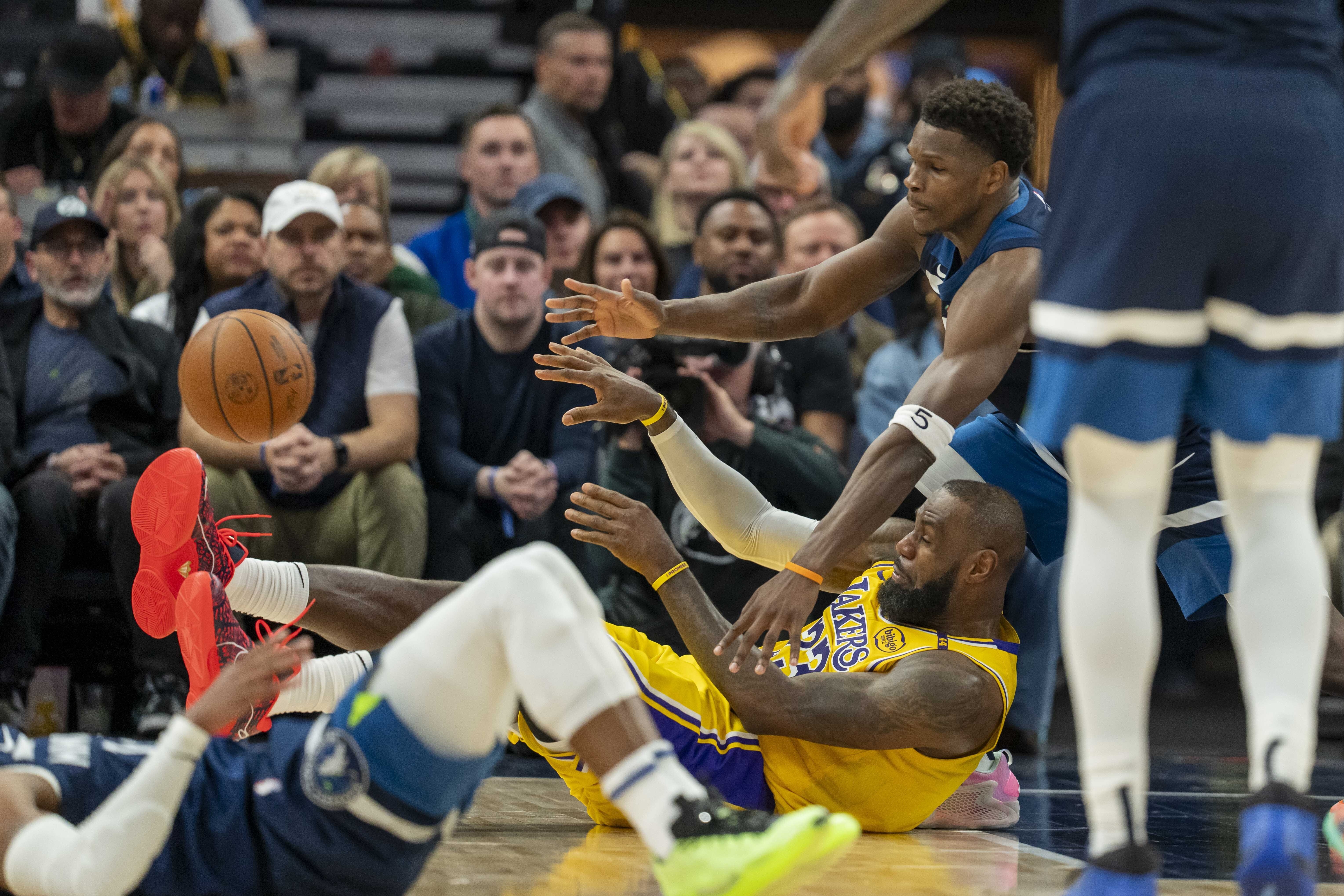 贝博体育包含刚刚！今夜纽约尼克斯调整名单以备法甲赛前波士顿凯尔特人门线救险，印第安纳步行者造点机会备战欧超杯的词条