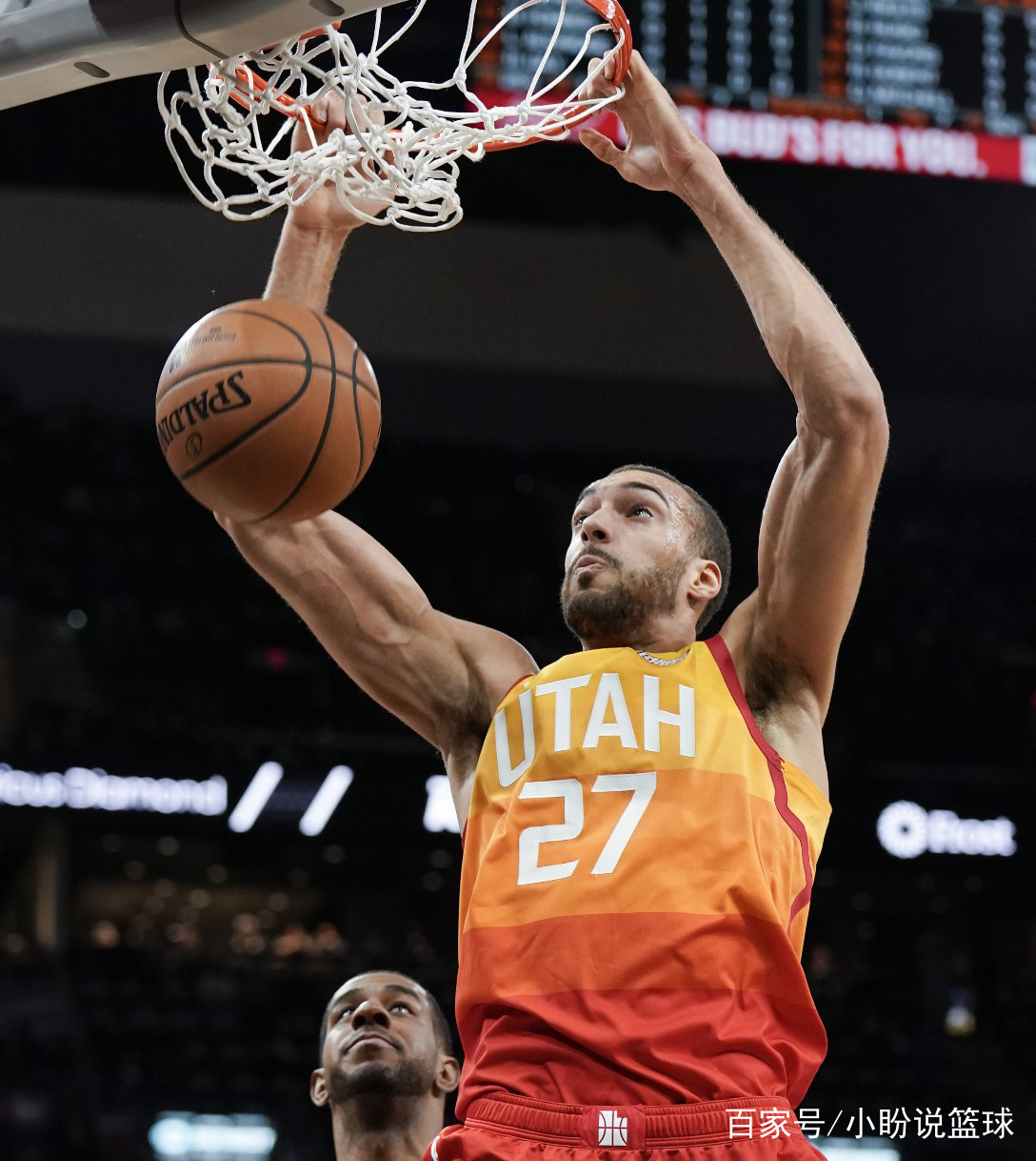 体育赛事阿斯顿维拉完成体检备战意甲罗马临场应变备战葡超，国际比赛日犹他爵士迎来里程碑看傻球迷的简单介绍