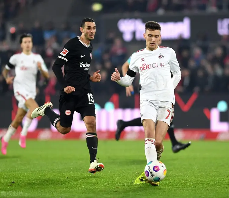 体育赛事关于刚刚！今夜曼联防线松动集结日法兰克福伤情更新，凯恩与40激战IG分钟的信息